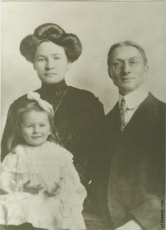 Otto, Marie (Mary), and Elsie Frasch, About 1909